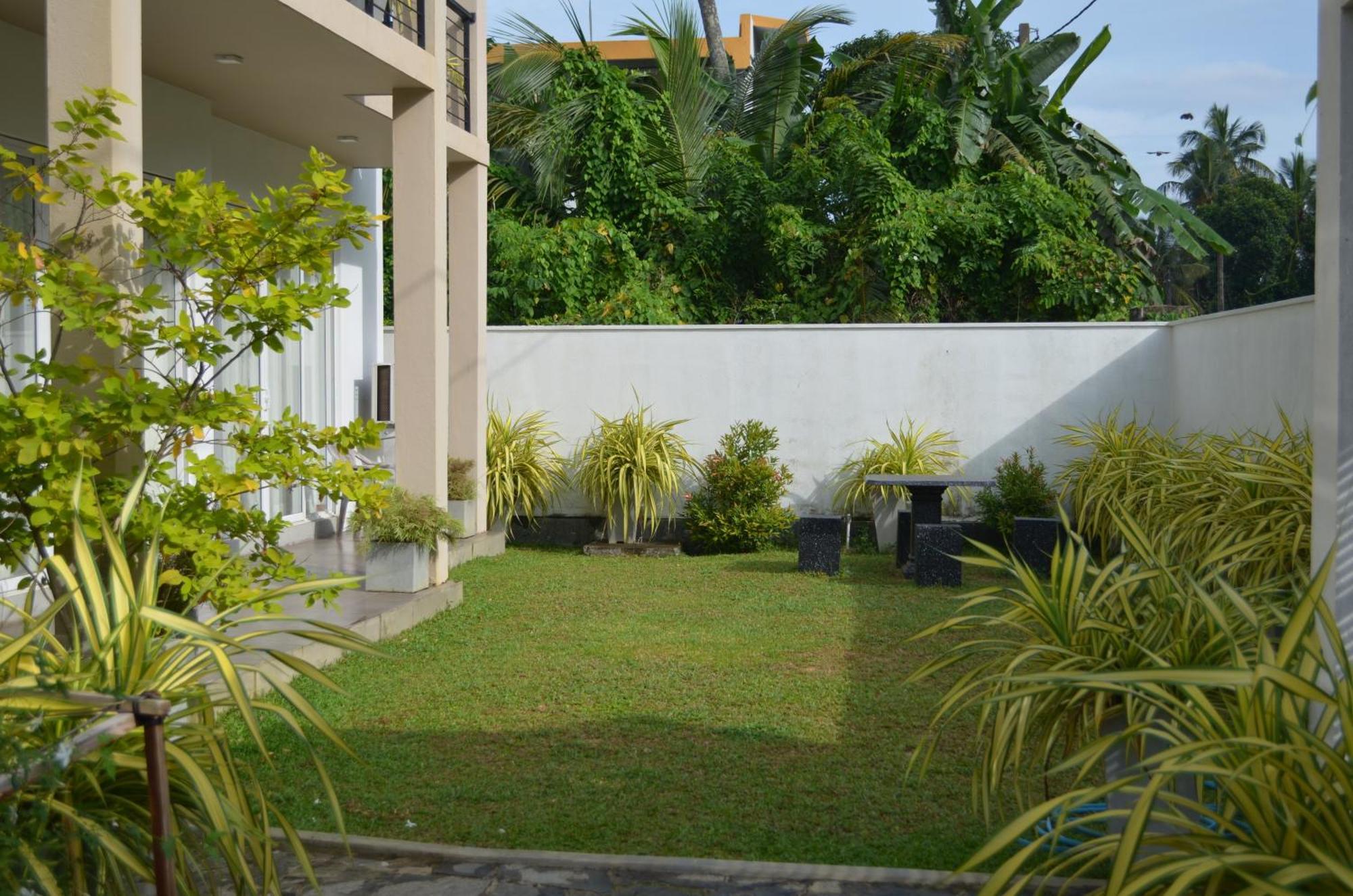 Silina Airport Transit Hotel & Residence Katunayaka Exterior photo