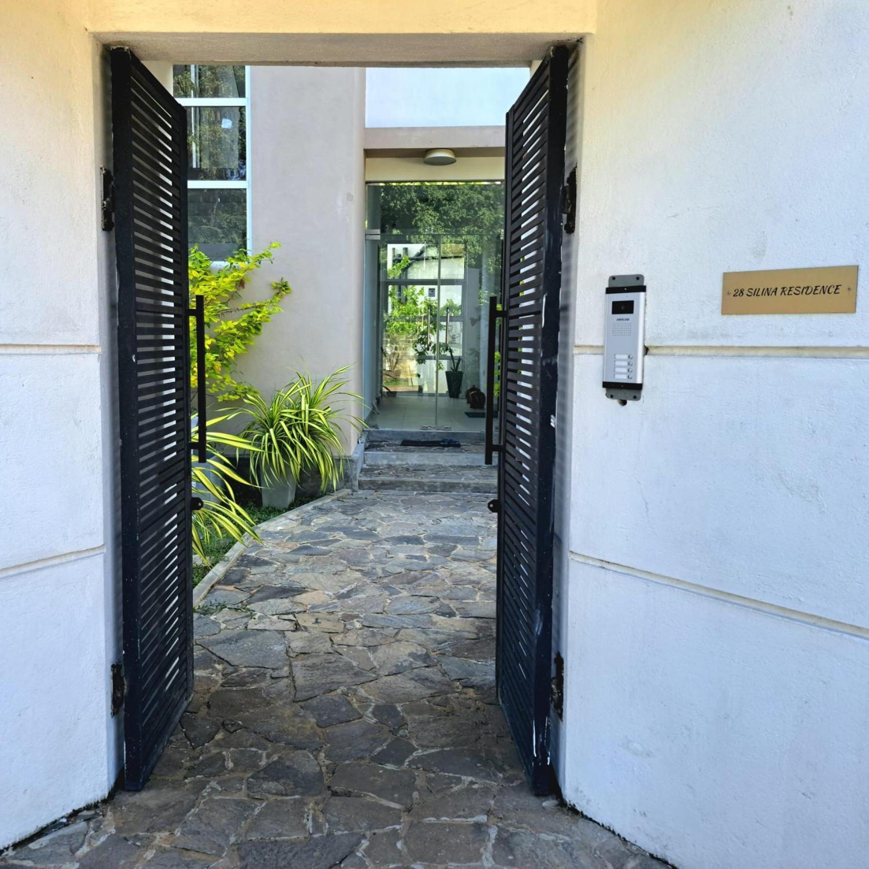Silina Airport Transit Hotel & Residence Katunayaka Exterior photo